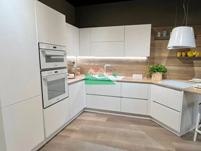 Appartamento trilocale in vendita in Via Etna, Ravenna