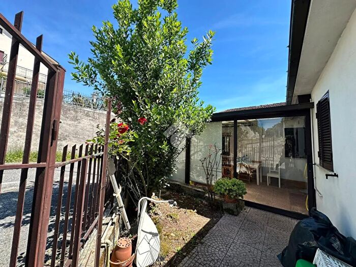 Casa bilocale in vendita in Via Granciara, Castelliri