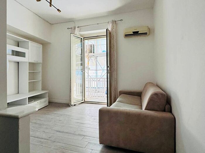 Appartamento bilocale in affitto in Via Chiaia, Monte di Dio, Napoli