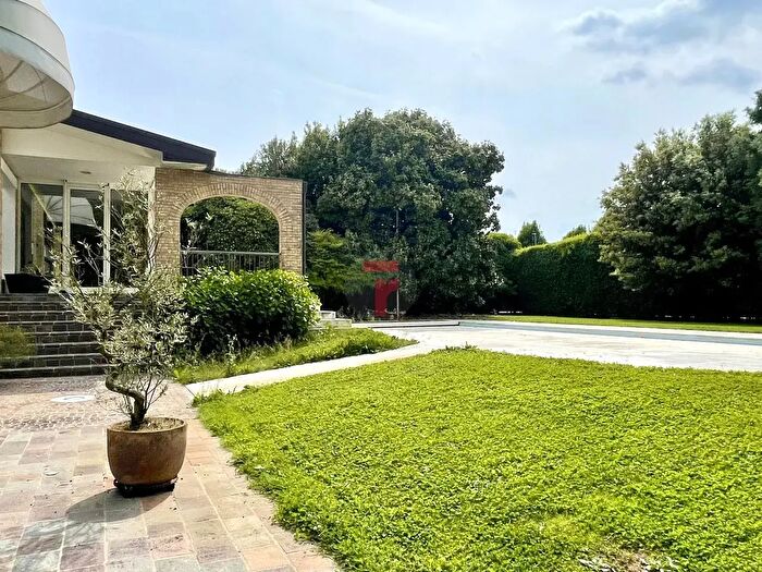 Casa con 8 locali in vendita in Via Vigonovese, Padova