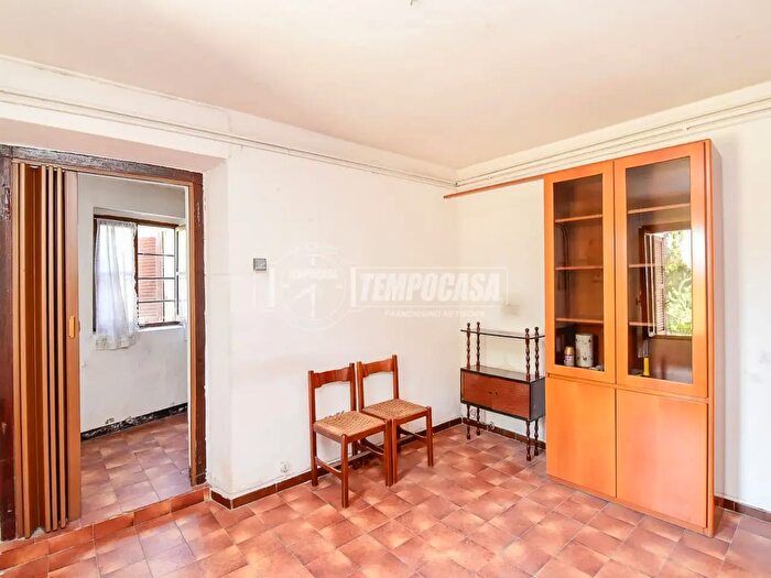 Appartamento trilocale in vendita in Via Alessandro Volta, Capiago Intimiano