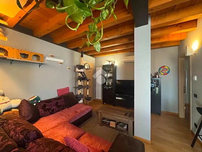 Appartamento quadrilocale in vendita in Via Fratelli Guardi, Volpago Del Montello