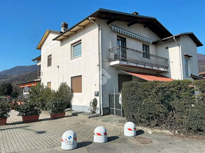 Casa con 6 locali in vendita in Via Provinciale, Loranze