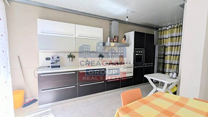 Appartamento con 8 locali in vendita in Via degli Ulivi, Giardini Naxos