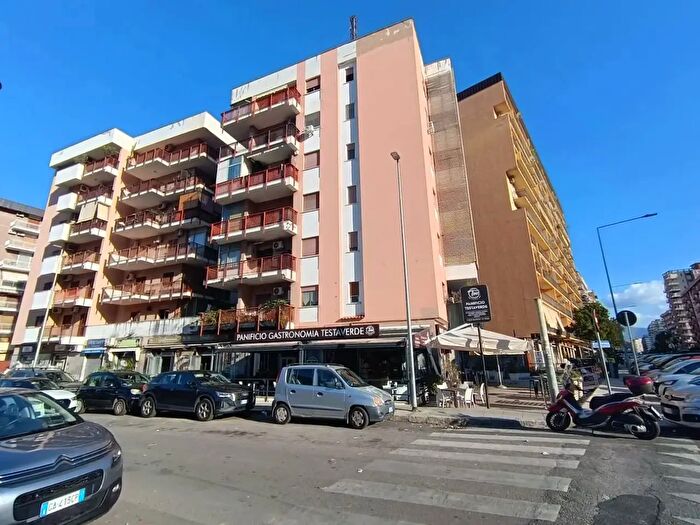Appartamento trilocale in affitto in Via dei Nebrodi, Palermo