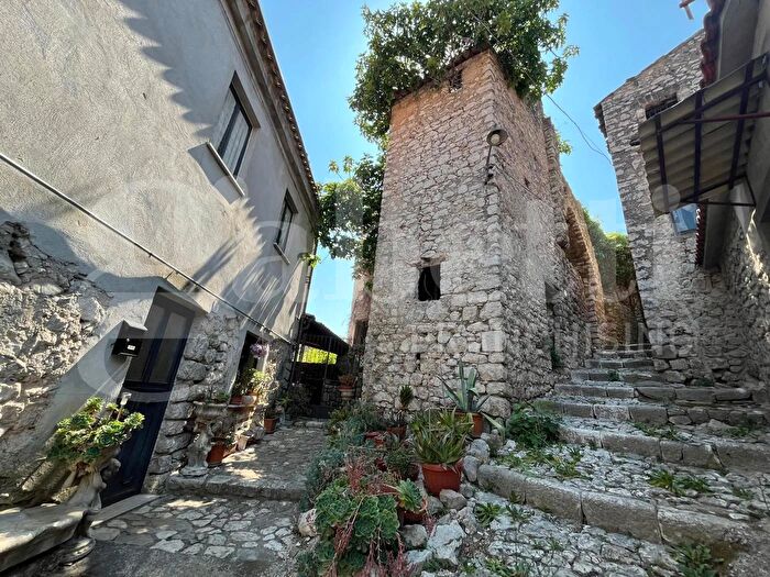 Casa quadrilocale in vendita in Via Castello Snc, Baia E Latina