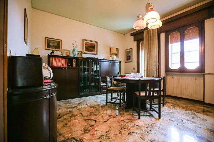 Casa con 10 locali in vendita in Via Roma, Fontanelle