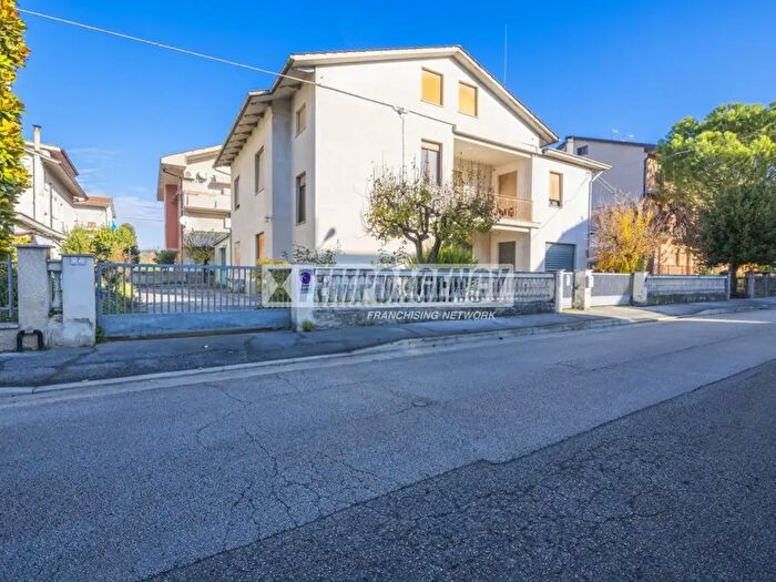 Casa con 5 locali in vendita in Via Campania, Corridonia