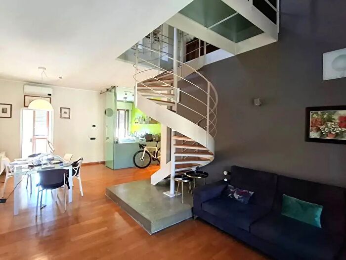 Appartamento trilocale in vendita in Via Motti, Piacenza