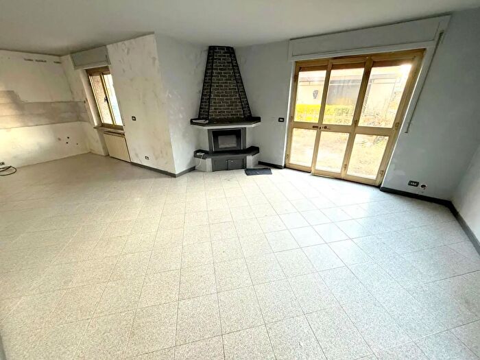 Casa con 12 locali in vendita in Basaluzzo