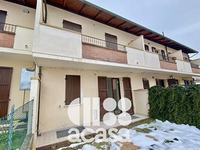 Casa con 5 locali in vendita in Mercato Saraceno