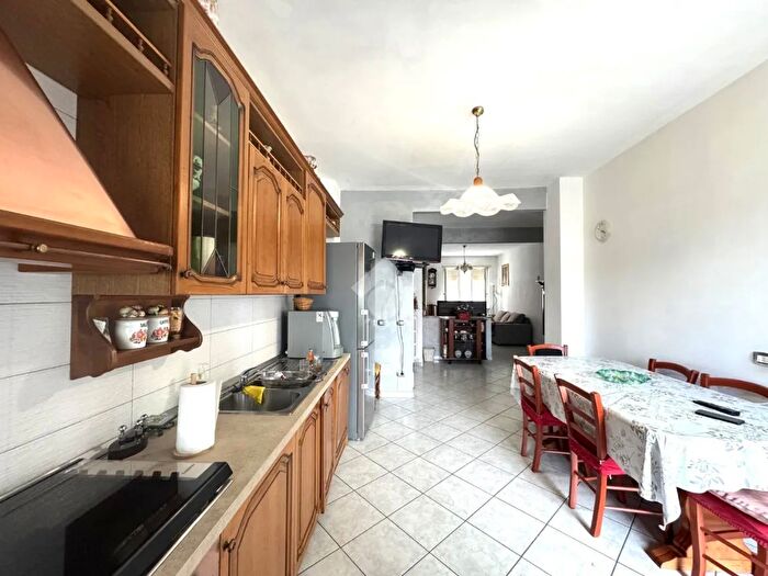 Appartamento quadrilocale in vendita in Via Momo, Chivasso