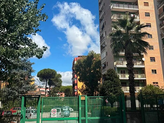 Appartamento trilocale in vendita in Viale della Resistenza, Napoli