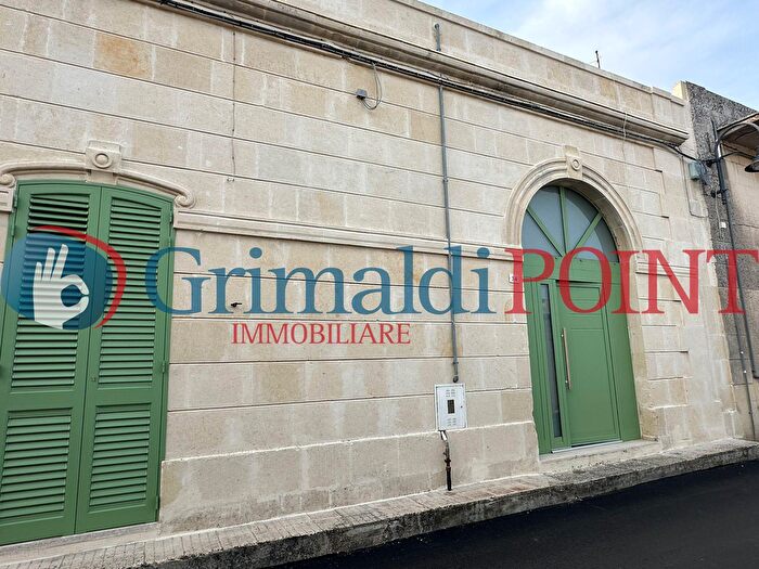 Casa con 7 locali in vendita in Via Francesco Crispi, Cursi