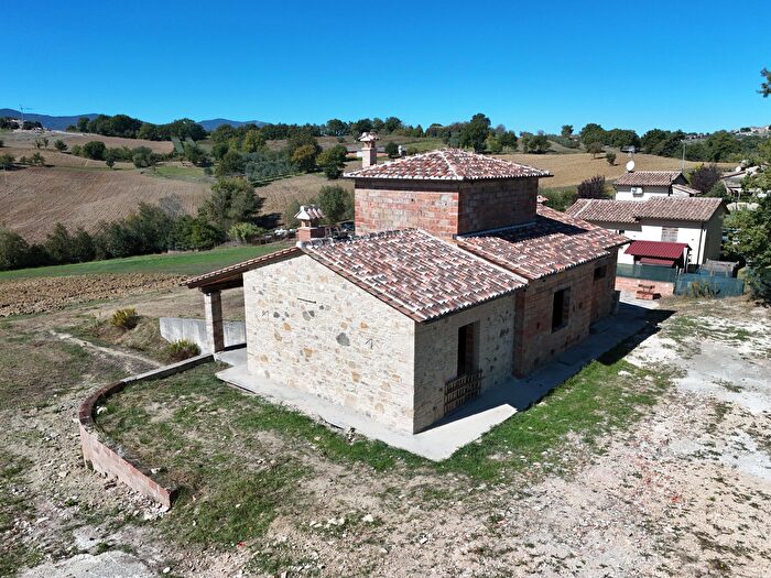 Casa con 7 locali in vendita in Vocabolo San Quirico, Avigliano Umbro