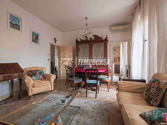 Appartamento con 5 locali in vendita in Via Ravenna, Bologna