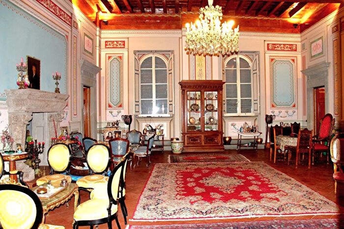 Appartamento con 14 locali in vendita in Piazza San Pietro Somali, Lucca