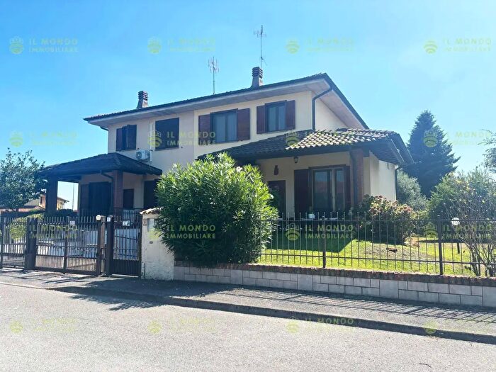 Casa con 5 locali in vendita in Via Giovanni Falcone, Sant'Angelo Lodigiano