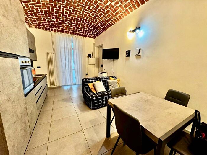 Appartamento trilocale in affitto in Via Barge, Cenisia, Torino