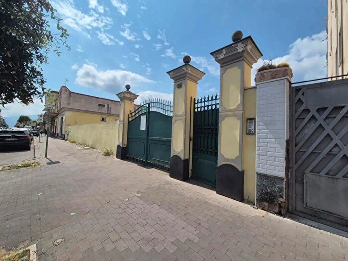 Casa con 6 locali in vendita in Via Nazionale, Torre Del Greco