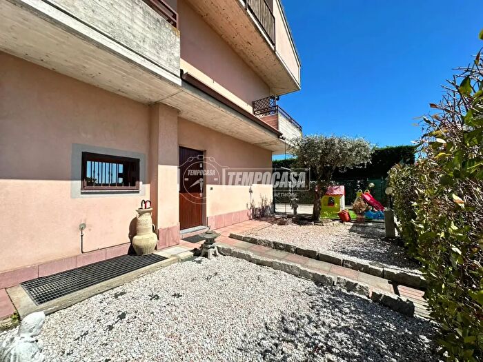 Appartamento trilocale in vendita in Via Antonio Gramsci, Trezzano Rosa