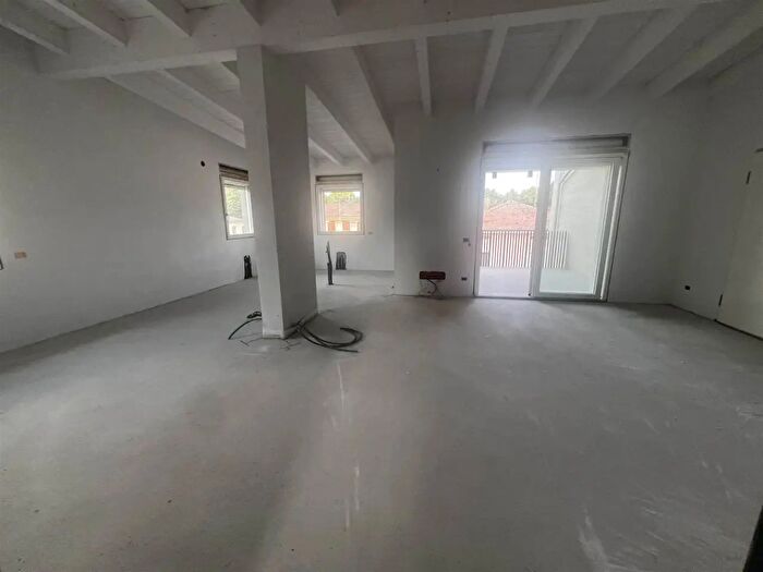 Appartamento con 5 locali in vendita in Piacenza