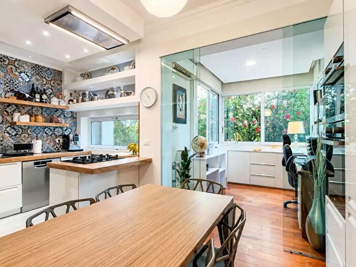 Appartamento trilocale in vendita in Via Vesalio, Cagliari