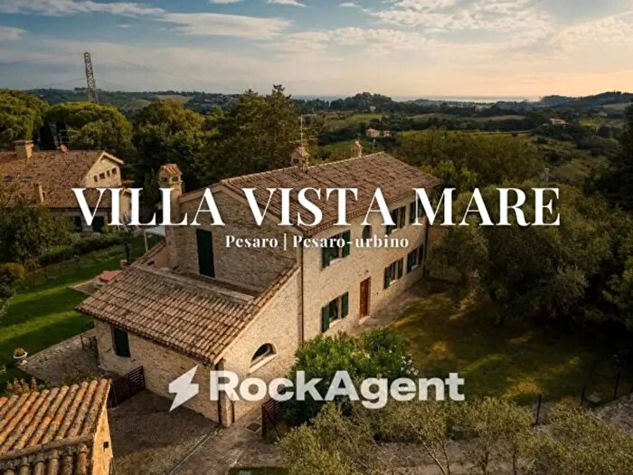 Casa con 6 locali in vendita in Strada Madonna dei Mazza, Pesaro