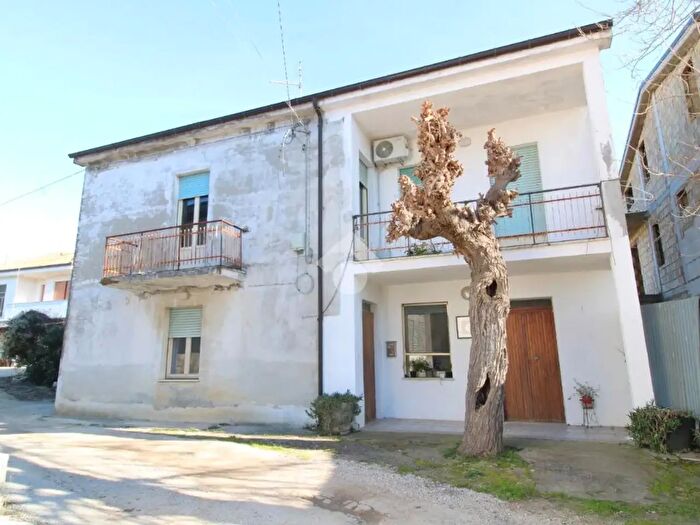 Casa con 8 locali in vendita in Contrada Arenaro, Francavilla Al Mare