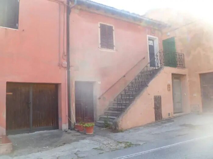 Appartamento trilocale in vendita in Località Giorgi, Castiglione Del Lago