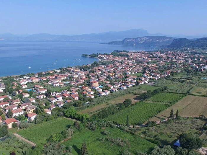 Appartamento trilocale in affitto in Centro, Lazise