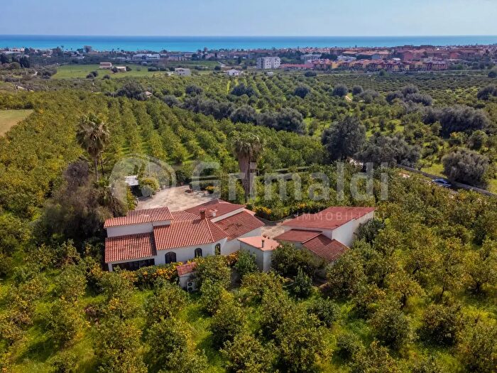 Casa con 9 locali in vendita in Via Bella Pettinata, Avola