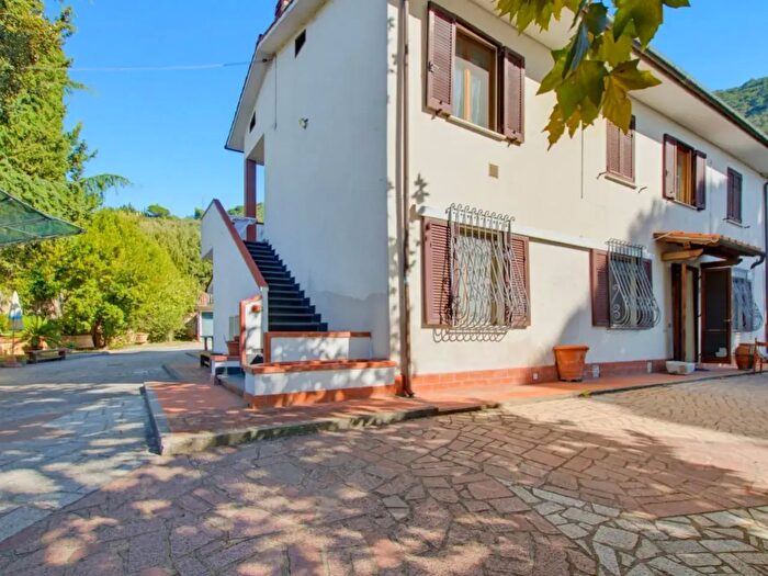 Casa con 10 locali in vendita in San Giuliano Terme