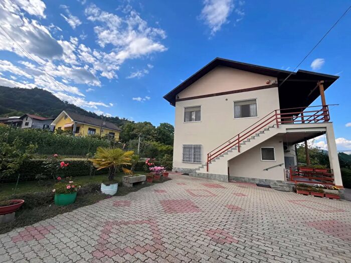 Casa con 8 locali in vendita in Via ai Monti, Cumiana