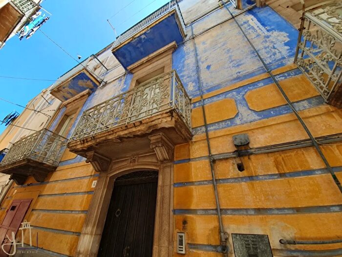 Appartamento trilocale in vendita in Via Vincenzo Gioberti, Castellana Grotte