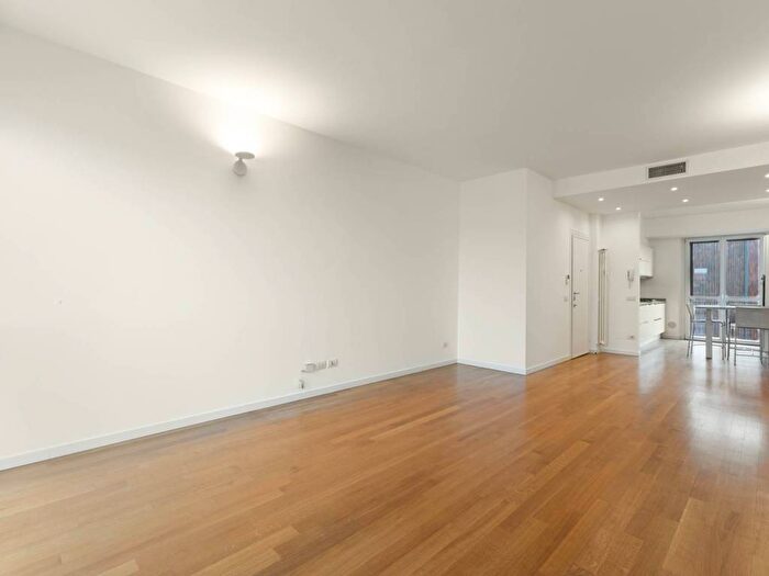 Appartamento trilocale in affitto in Via Bartolomeo Eustachi, Morgagni, Milano