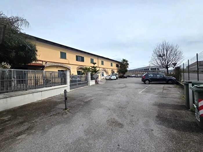 Appartamento trilocale in vendita in Via Case Rosse, Salerno