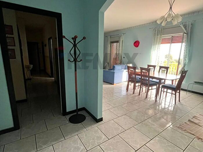 Appartamento quadrilocale in vendita in Via Croce, Aci Catena