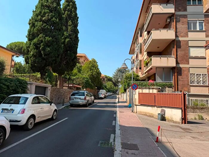 Appartamento trilocale in vendita in Via Cassani, Grottaferrata