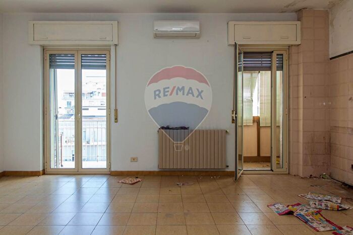 Appartamento trilocale in vendita in Via Ibla, Catania