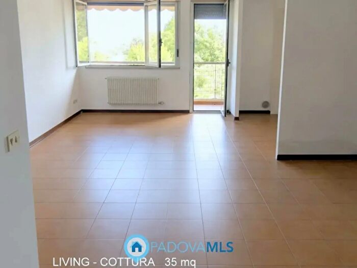 Appartamento trilocale in vendita in Via Giovanni Duprè, Padova