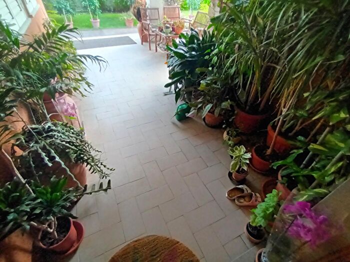 Casa con 8 locali in vendita in Lucca