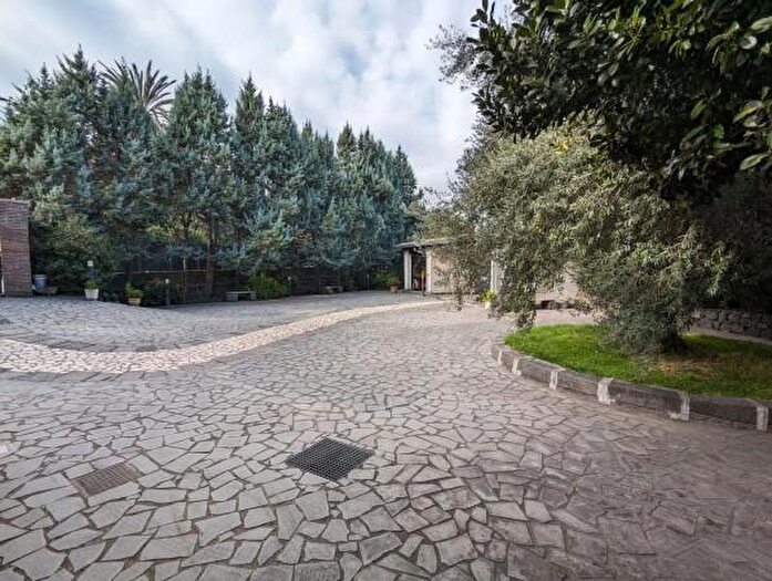 Casa con 6 locali in vendita in Via Sottotenente Vincenzo Barbagallo SNC, Acireale