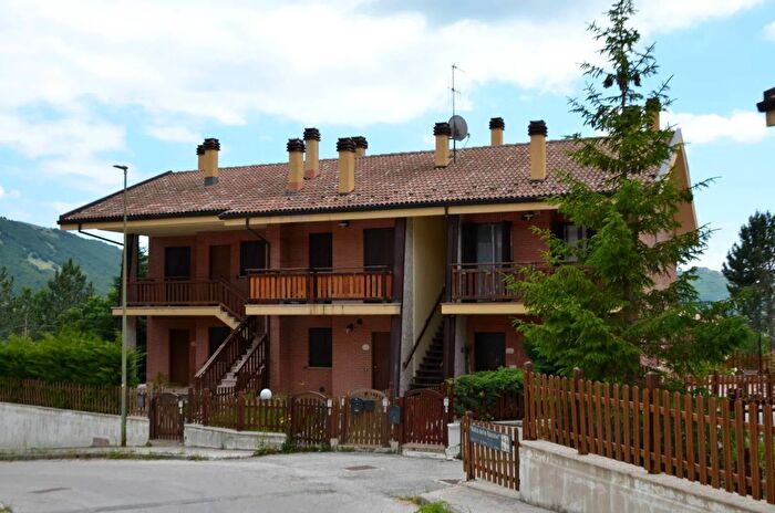 Appartamento con 6 locali in affitto in Via Arano, Rocca Di Mezzo