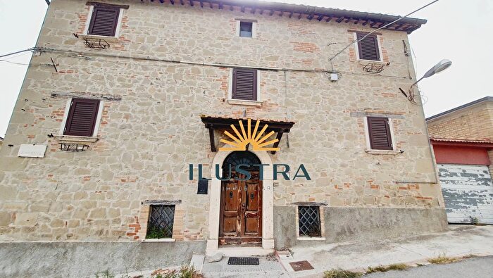 Casa con 13 locali in vendita in Strada Osoli, Roccafluvione