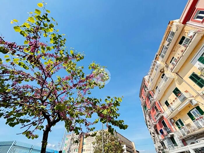 Appartamento trilocale in vendita in Via Giuseppe Bonito, Castellammare Di Stabia