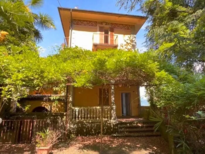 Casa con 6 locali in vendita in Strada Antonio Manzi, Oggebbio