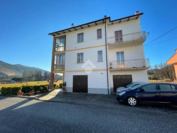 Appartamento trilocale in vendita in Via Canepine, Scheggia E Pascelupo