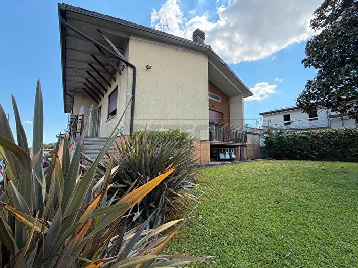 Casa con 9 locali in vendita in Mussolente