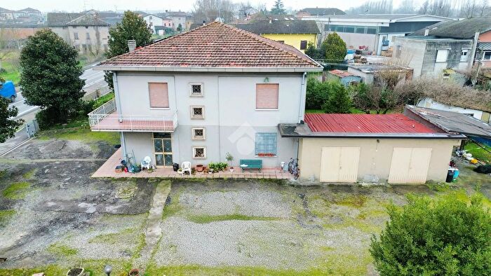 Casa quadrilocale in vendita in Via Cisa, Brescello